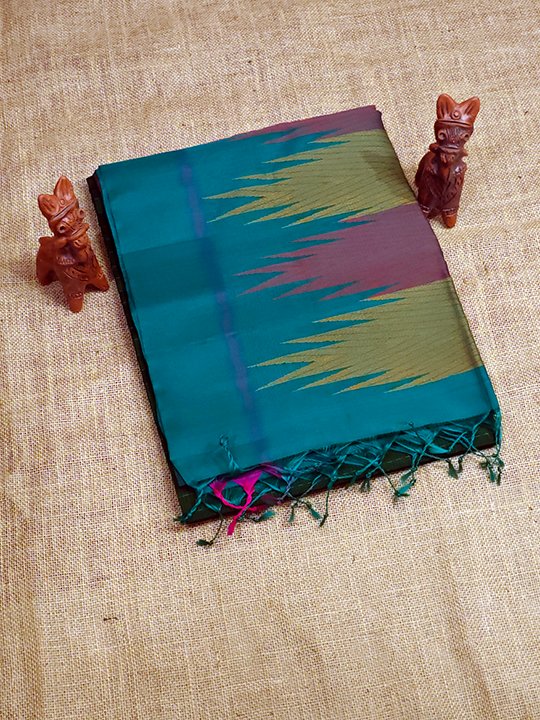Kora Silk Cotton Sarees with Temple Design on Pallu.