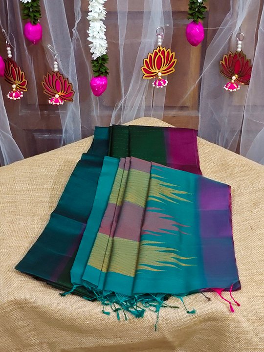 Kora Silk Cotton Sarees with Temple Design on Pallu.